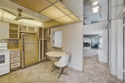 811 S Hollybrook Drive Pembroke Pines FL 33025