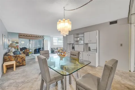 811 S Hollybrook Drive Pembroke Pines FL 33025