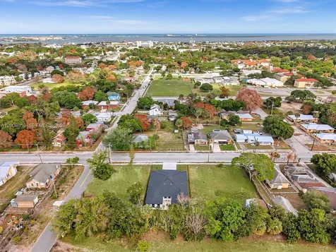 313 13th S Street Fort Pierce FL 34950