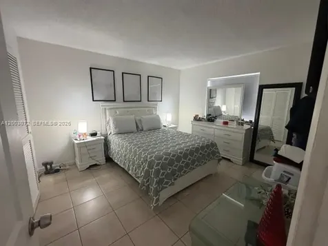 6825 W Flagler Street Miami FL 33144
