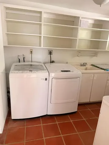 401 Warren Lane Key Biscayne FL 33149