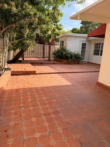 401 Warren Lane Key Biscayne FL 33149