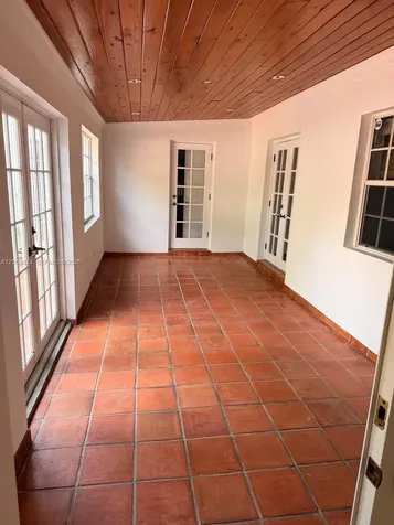 401 Warren Lane Key Biscayne FL 33149