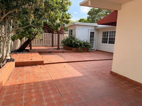401 Warren Lane Key Biscayne FL 33149