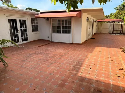 401 Warren Lane Key Biscayne FL 33149