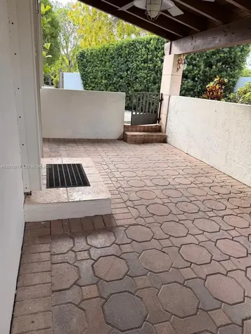 401 Warren Lane Key Biscayne FL 33149