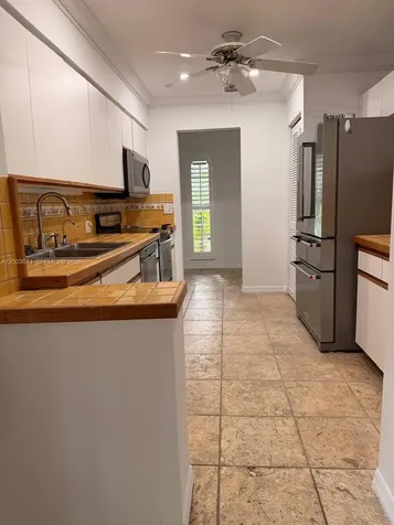 401 Warren Lane Key Biscayne FL 33149