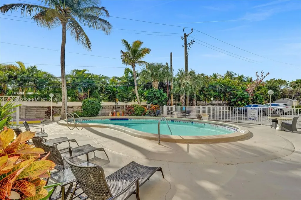 2400 NE 9th Street Fort Lauderdale FL 33304