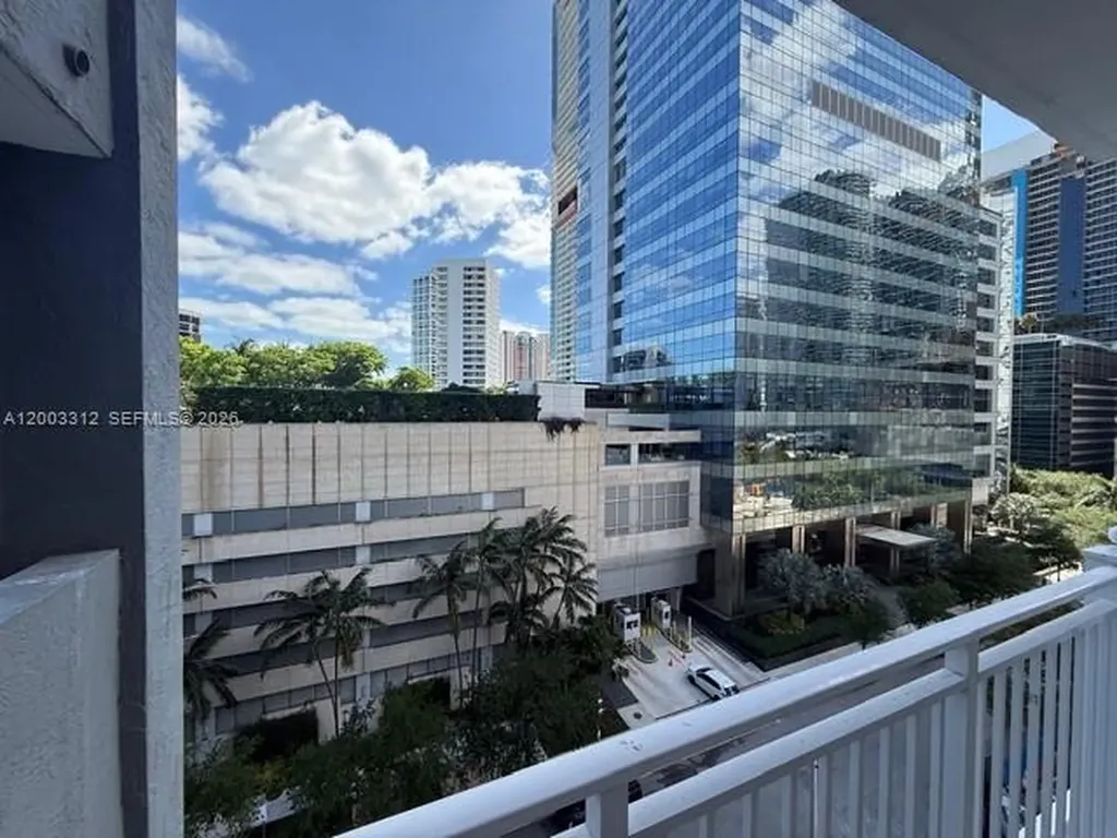 185 SE 14th Terrace Miami FL 33131
