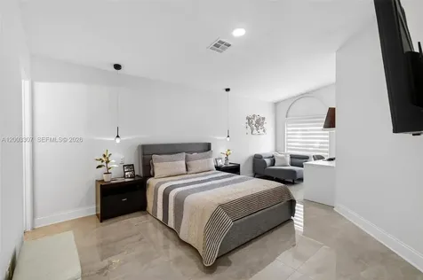 31 E Bentwater Circle Boynton Beach FL 33426