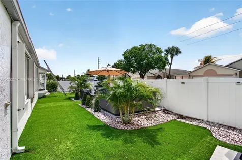 31 E Bentwater Circle Boynton Beach FL 33426