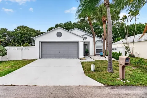 31 E Bentwater Circle Boynton Beach FL 33426