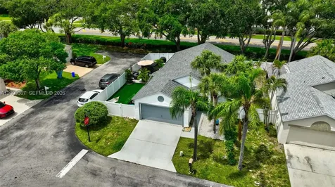 31 E Bentwater Circle Boynton Beach FL 33426
