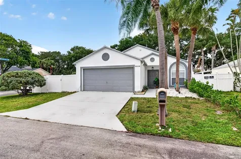 31 E Bentwater Circle Boynton Beach FL 33426