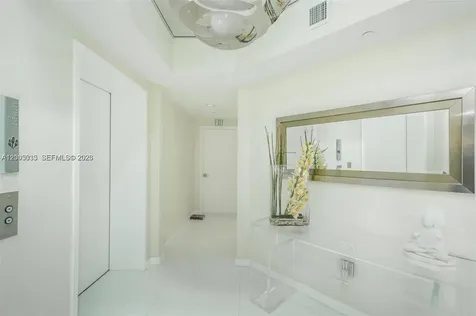 2711 S Ocean Drive Hollywood FL 33019