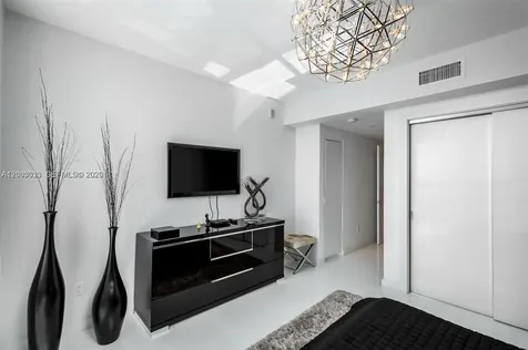 2711 S Ocean Drive Hollywood FL 33019