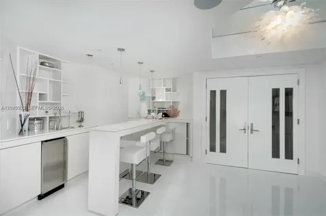 2711 S Ocean Drive Hollywood FL 33019