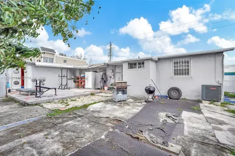 2650 W 8th Avenue Hialeah FL 33010