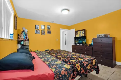 2650 W 8th Avenue Hialeah FL 33010