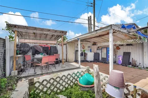 2650 W 8th Avenue Hialeah FL 33010