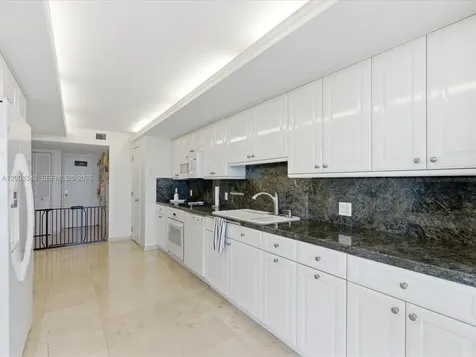 600 Grapetree Drive Key Biscayne FL 33149
