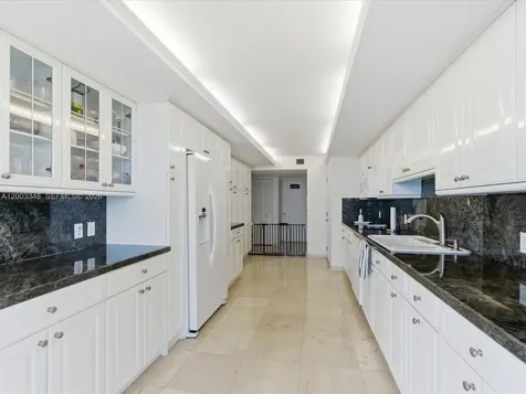 600 Grapetree Drive Key Biscayne FL 33149