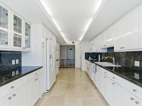600 Grapetree Drive Key Biscayne FL 33149