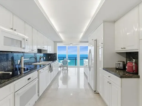 600 Grapetree Drive Key Biscayne FL 33149