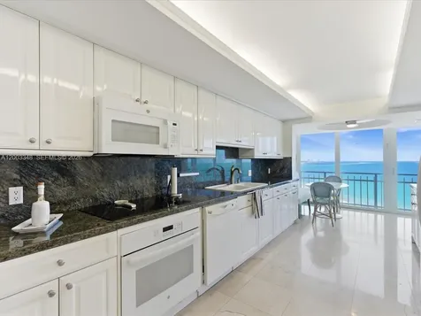 600 Grapetree Drive Key Biscayne FL 33149