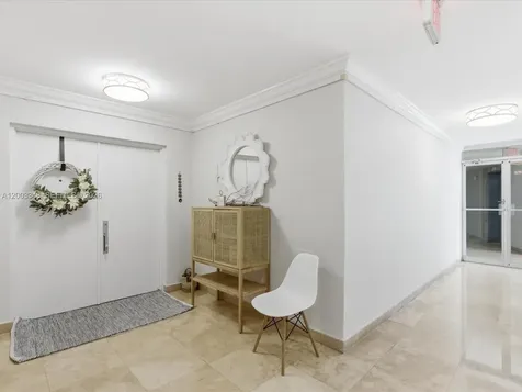 600 Grapetree Drive Key Biscayne FL 33149