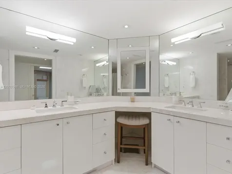 600 Grapetree Drive Key Biscayne FL 33149