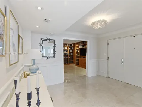 600 Grapetree Drive Key Biscayne FL 33149