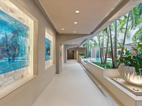 600 Grapetree Drive Key Biscayne FL 33149
