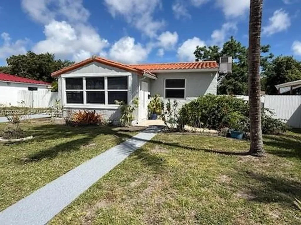 2471 Dewey Street Hollywood FL 33020