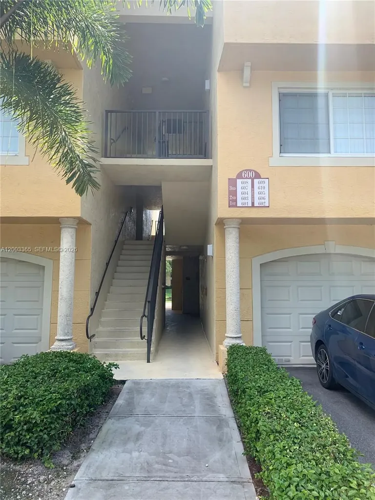 600 N Crestwood Court N Royal Palm Beach FL 33411