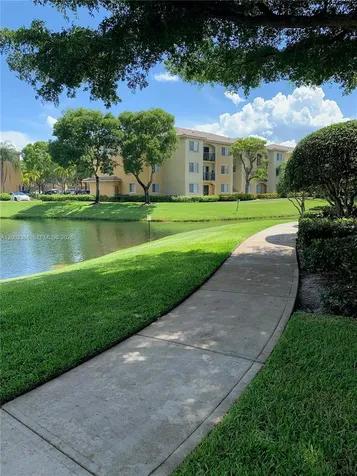 600 N Crestwood Court N Royal Palm Beach FL 33411