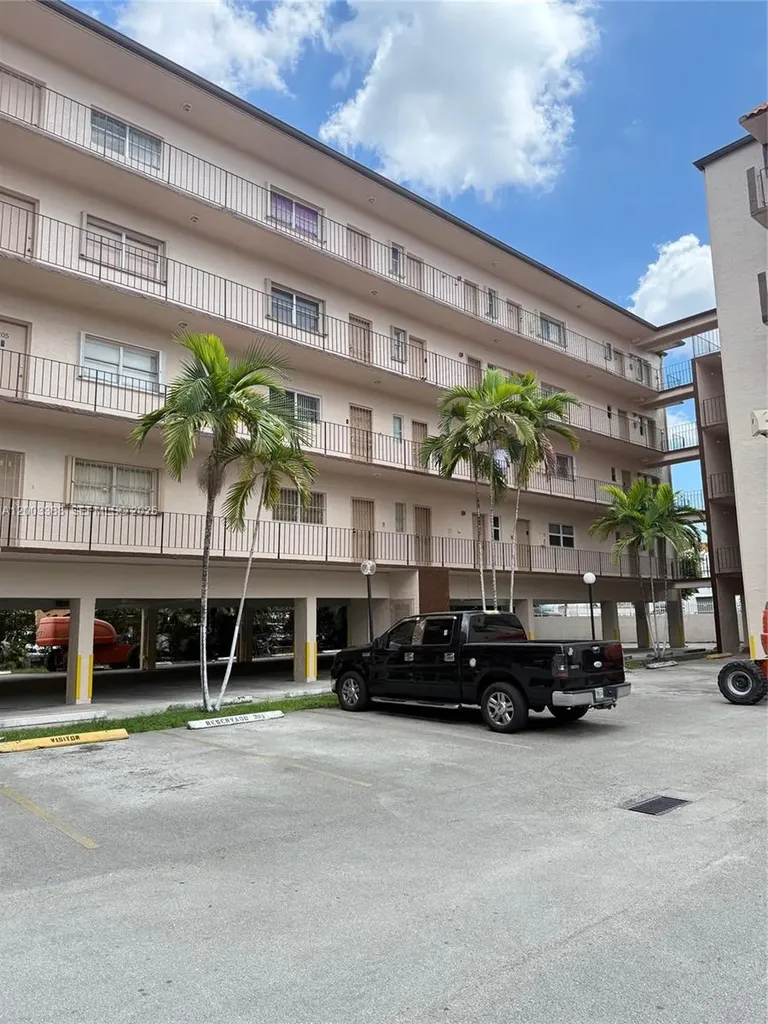 1950 W 54th Street Hialeah FL 33012