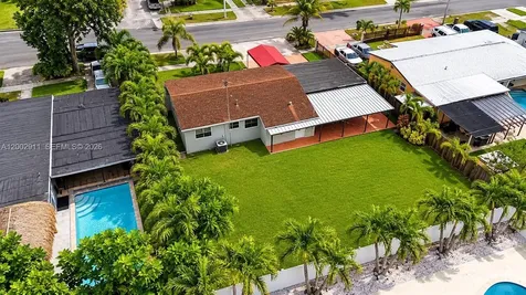 687 W 39th Place Hialeah FL 33012