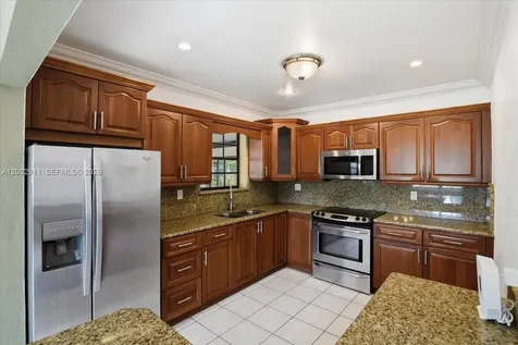 687 W 39th Place Hialeah FL 33012
