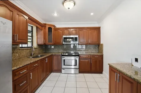 687 W 39th Place Hialeah FL 33012