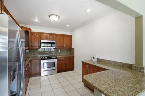 687 W 39th Place Hialeah FL 33012
