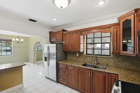 687 W 39th Place Hialeah FL 33012
