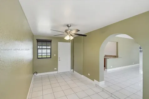 687 W 39th Place Hialeah FL 33012