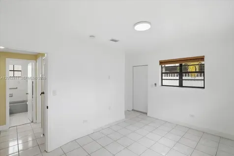 687 W 39th Place Hialeah FL 33012