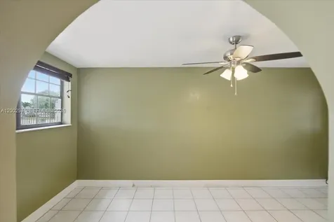 687 W 39th Place Hialeah FL 33012