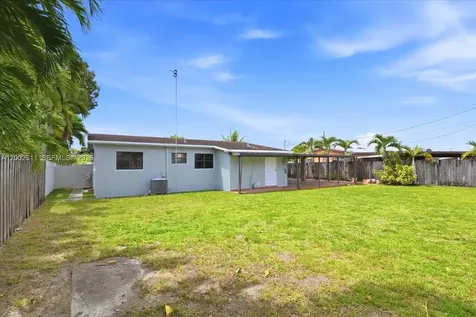 687 W 39th Place Hialeah FL 33012