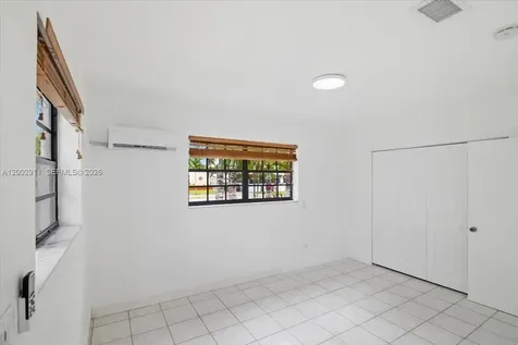687 W 39th Place Hialeah FL 33012