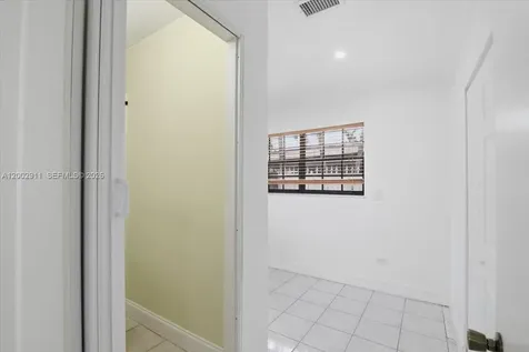 687 W 39th Place Hialeah FL 33012