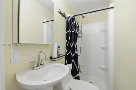 687 W 39th Place Hialeah FL 33012