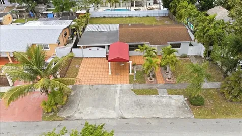 687 W 39th Place Hialeah FL 33012